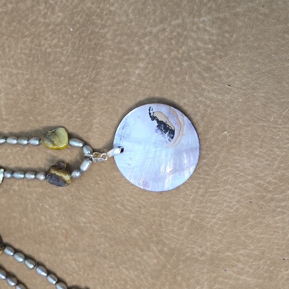 ONE OF A KIND PEARL NECKLACE - Picture 4 of 8